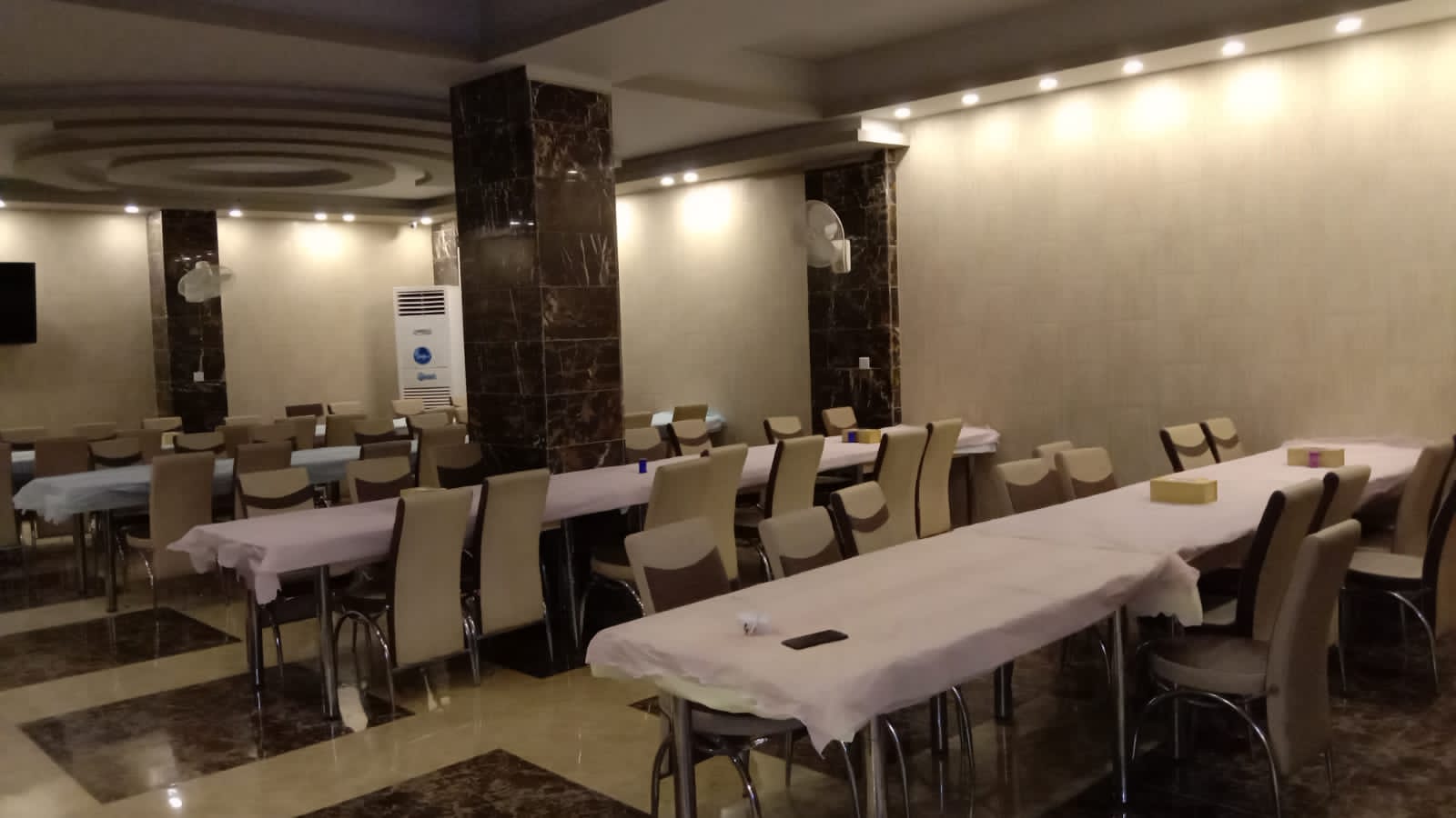 سالن غذا خوری هتل طوی