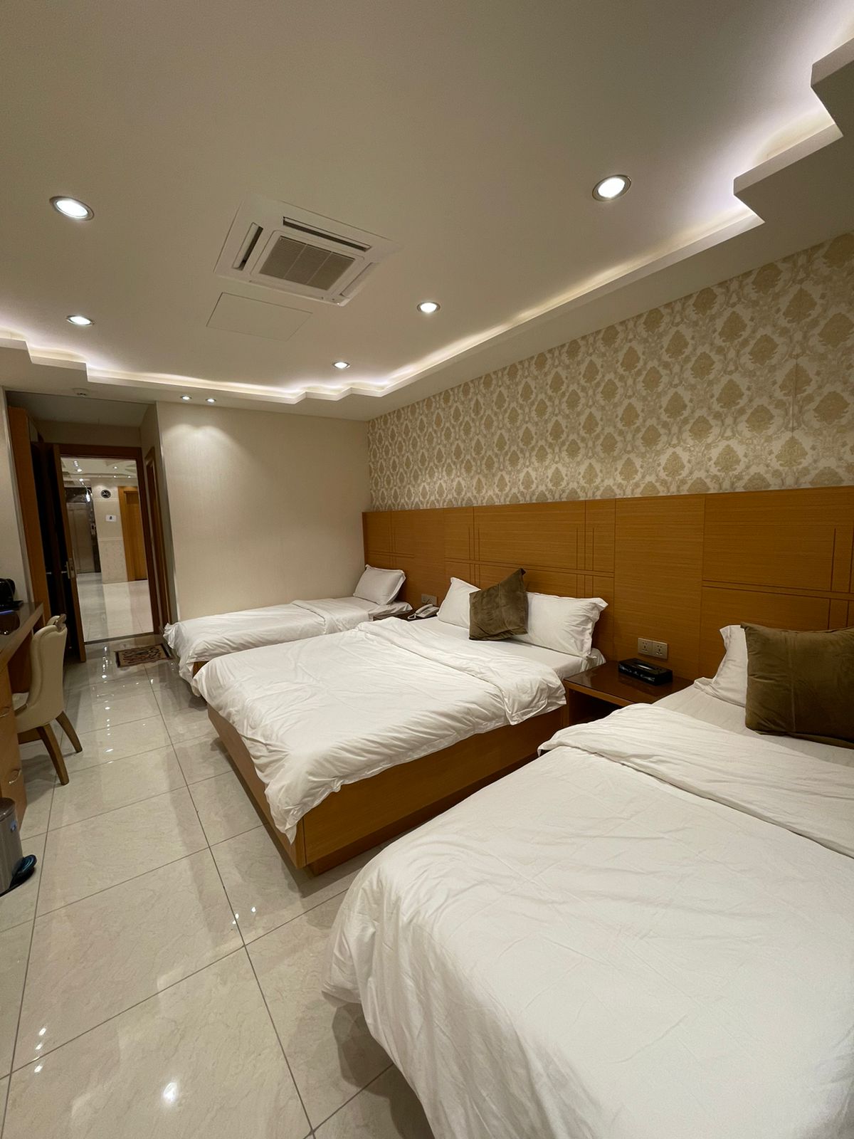 تور کربلا از تهران، هوایی، هتل اسطوره و ملک