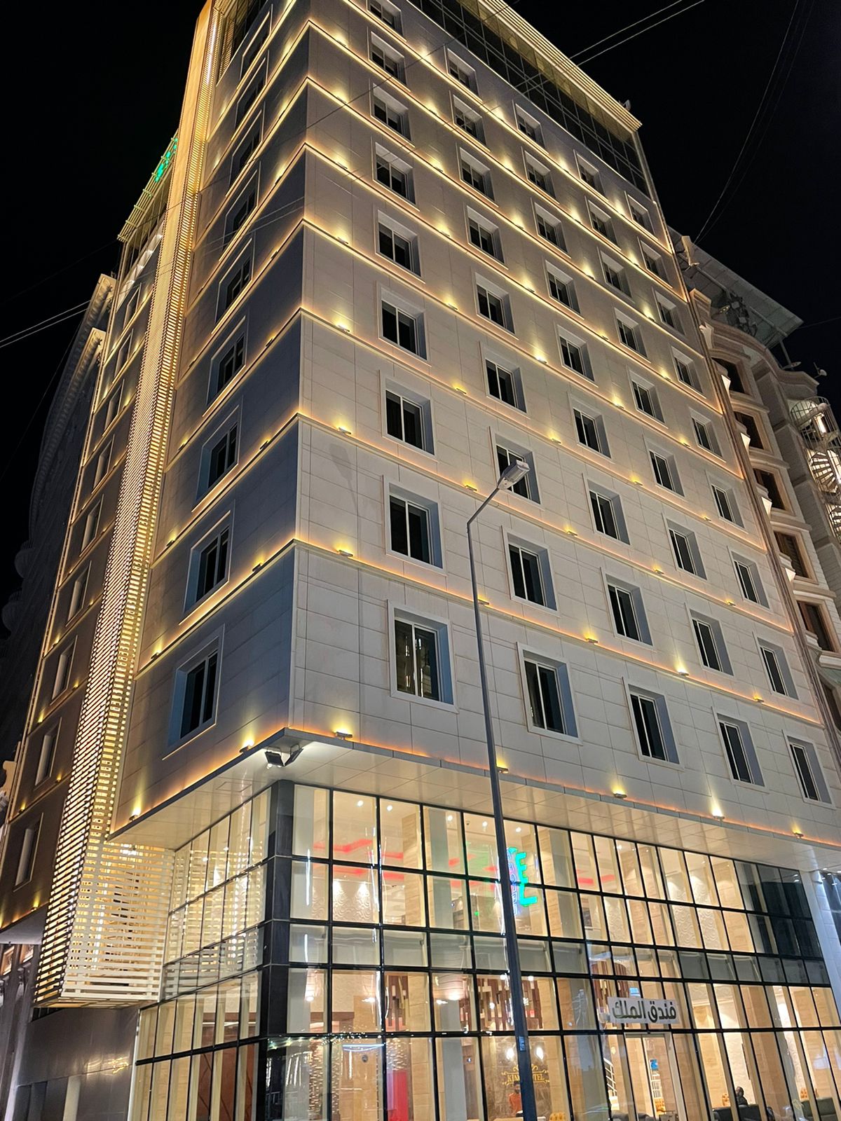 نمای بیرونی هتل ملک