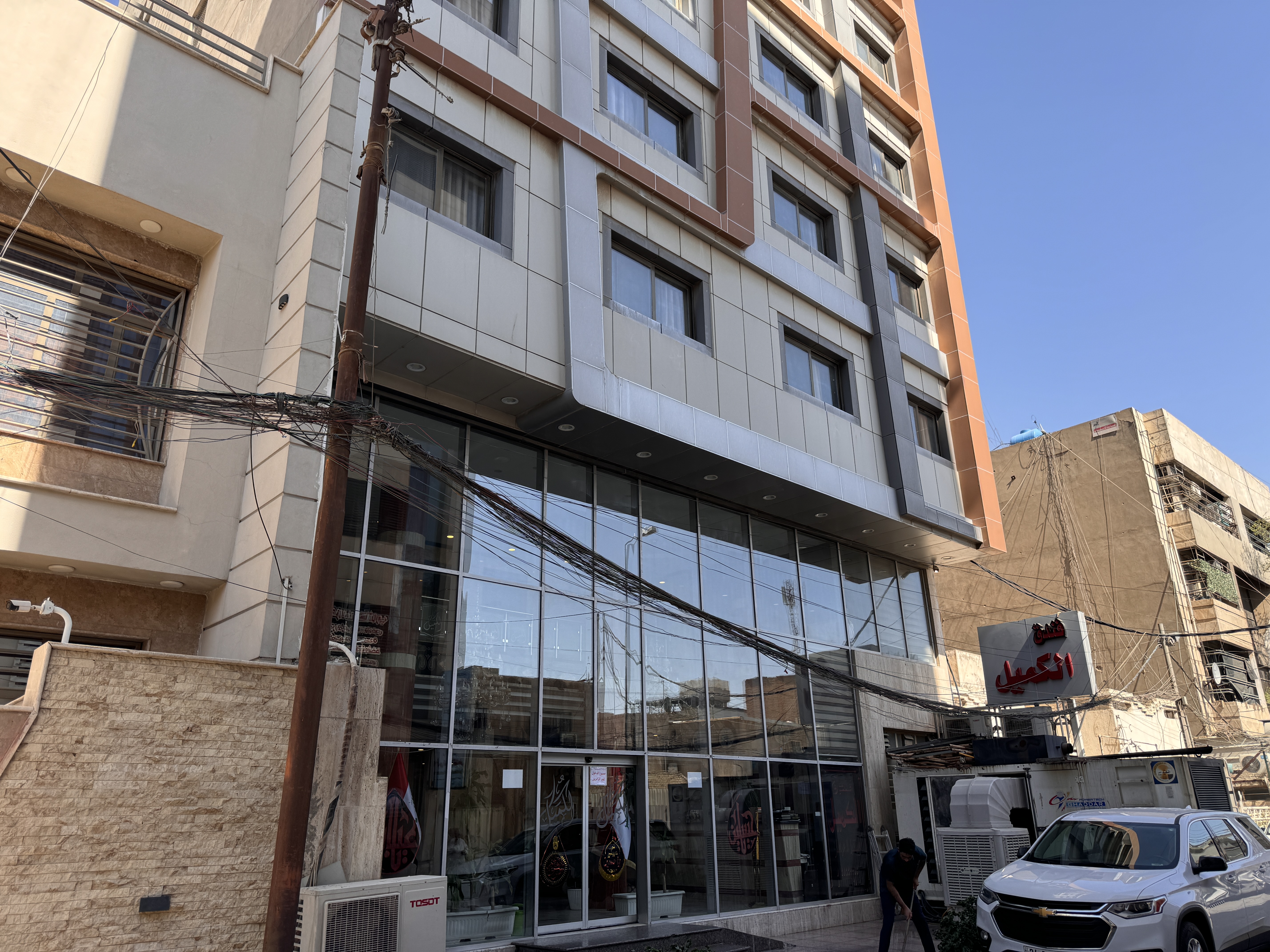 نمای هتل کمیل