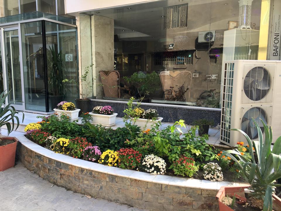 فضای بیرونی هتل صفار