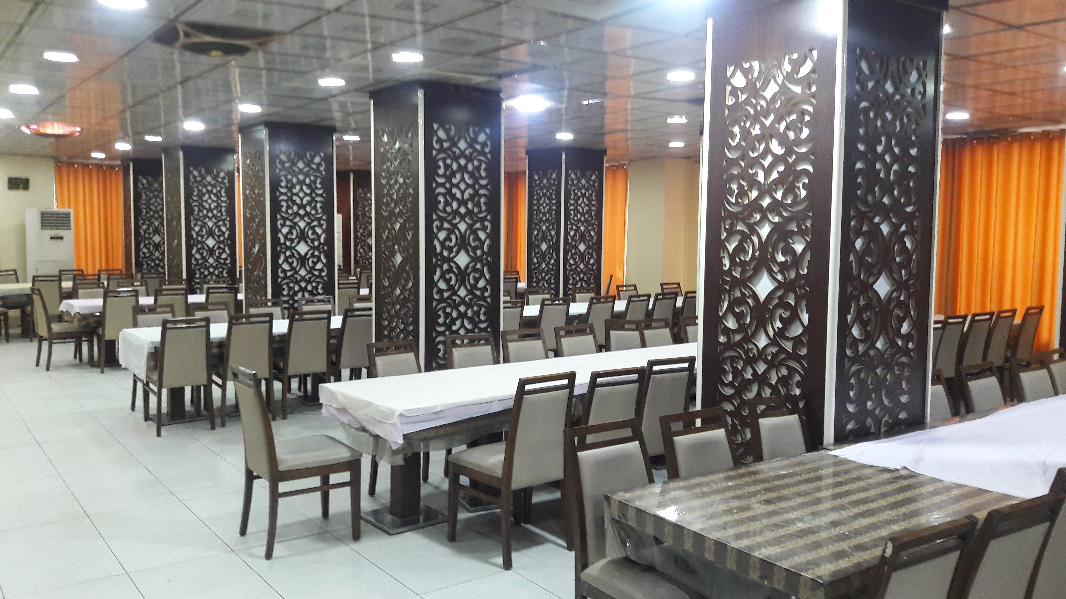 رستوران هتل قصر السلام